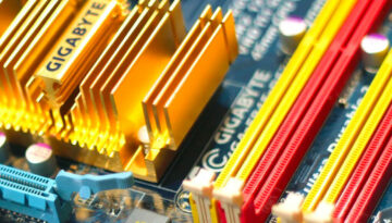 Colour Coded Memory Slots next to Chipset and CPU