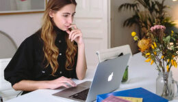 How to Choose Laptop for Freelancing