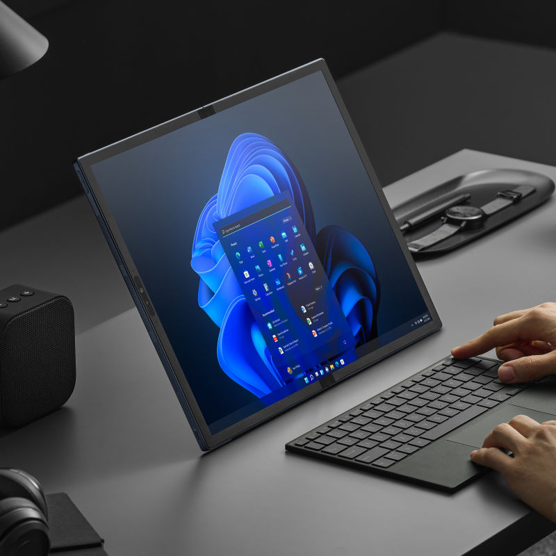 Asus Zenbook 17 Fold OLED UX9702 Desktop Mode