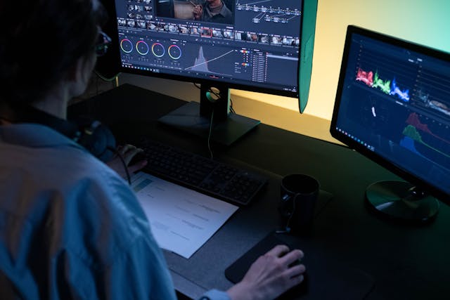 editing video-ron-lach-8100067