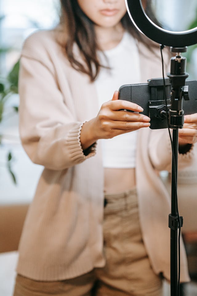 vlogger-sasha-kim-9413665