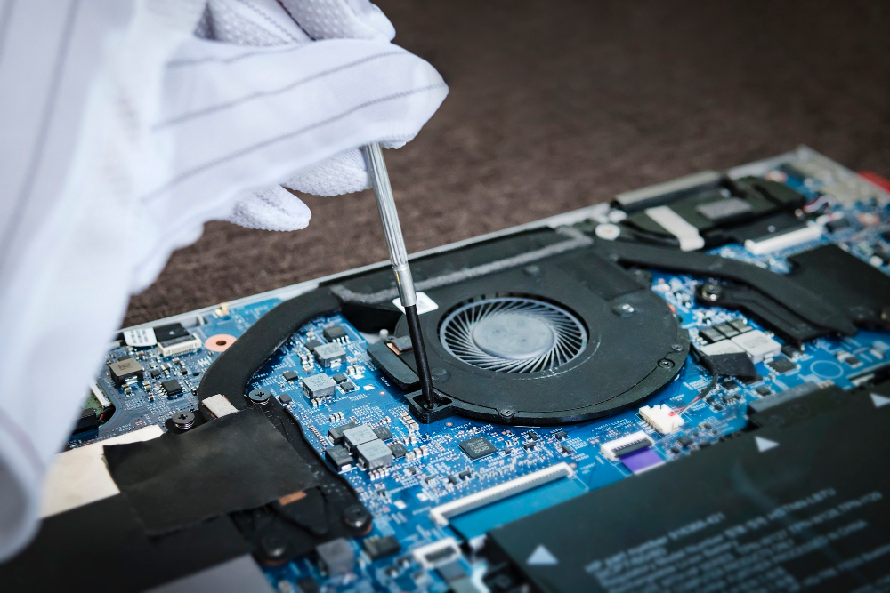 1559Man in white gloves Installing laptop fan