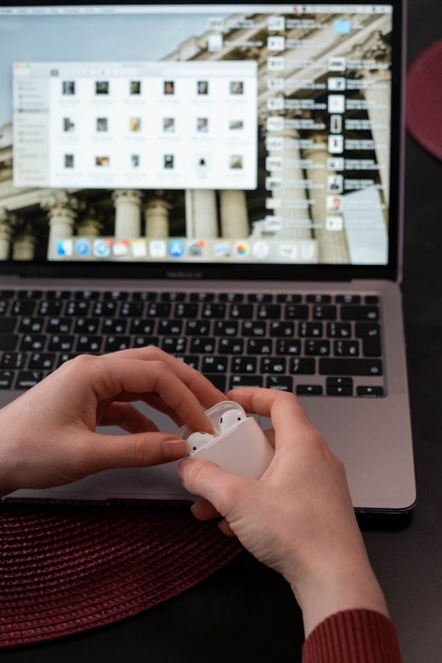 bluetooth headphone pairing with laptop