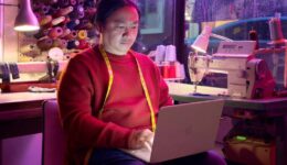 Apple-MacBook-Neo-lifestyle-04