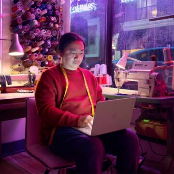 Apple-MacBook-Neo-lifestyle-04