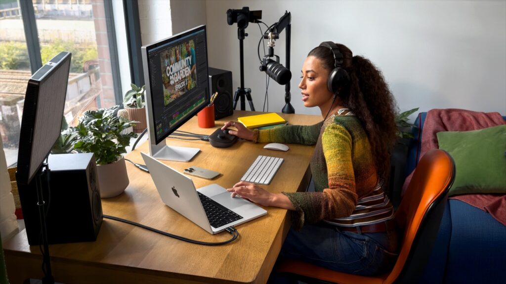 Apple-MacBook-Pro-14-in-lifestyle-podcast