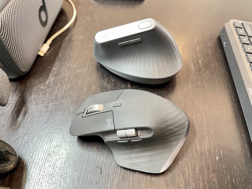 Logitech MX Vertical vs MX Master 3s
